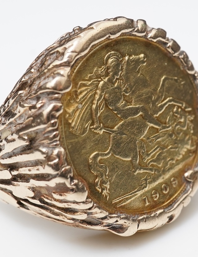 An Edward VII half sovereign coin ring, 1909 and later